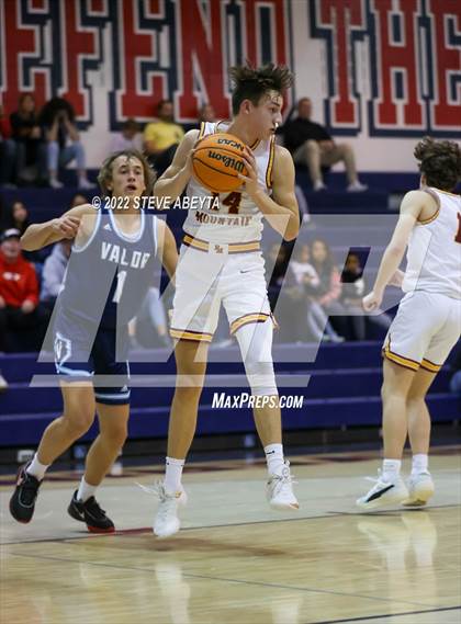 Thumbnail 3 in Valor Christian vs Rocky Mountain (Chaparral High School) photogallery.