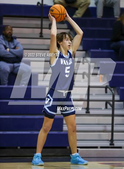 Thumbnail 2 in Valor Christian vs Rocky Mountain (Chaparral High School) photogallery.