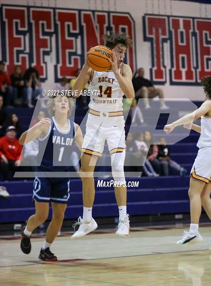 Thumbnail 2 in Valor Christian vs Rocky Mountain (Chaparral High School) photogallery.