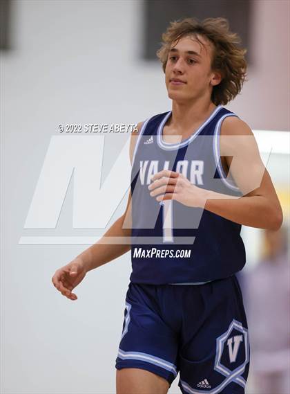 Thumbnail 1 in Valor Christian vs Rocky Mountain (Chaparral High School) photogallery.