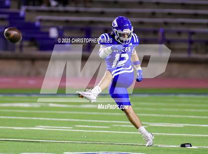 Thumbnail 3 in Lampasas @ Lake View (UIL 4A D1 Football Bi-District) photogallery.
