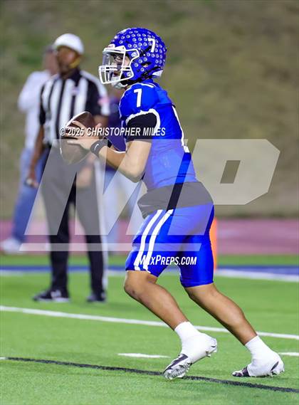 Thumbnail 3 in Lampasas @ Lake View (UIL 4A D1 Football Bi-District) photogallery.