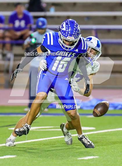 Thumbnail 3 in Lampasas @ Lake View (UIL 4A D1 Football Bi-District) photogallery.