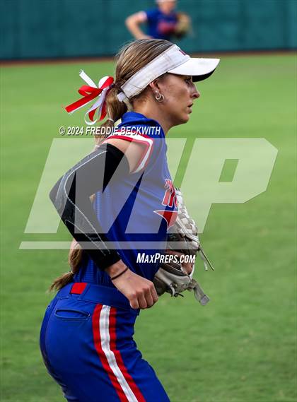 Thumbnail 3 in Weslaco vs. Midway (UIL 6A Softball Final) photogallery.