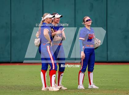 Thumbnail 1 in Weslaco vs. Midway (UIL 6A Softball Final) photogallery.