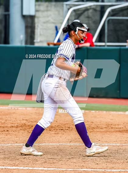 Thumbnail 2 in Weslaco vs. Midway (UIL 6A Softball Final) photogallery.