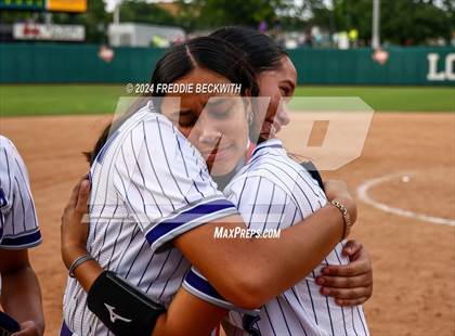 Thumbnail 3 in Weslaco vs. Midway (UIL 6A Softball Final) photogallery.