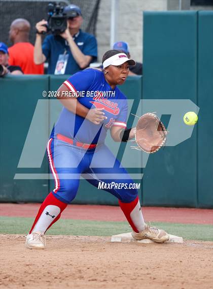 Thumbnail 1 in Weslaco vs. Midway (UIL 6A Softball Final) photogallery.