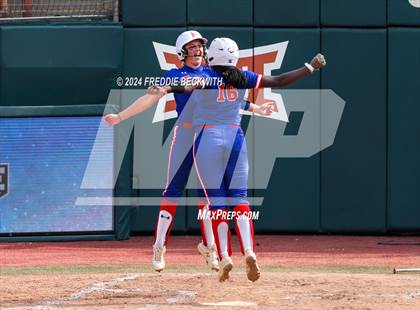 Thumbnail 2 in Weslaco vs. Midway (UIL 6A Softball Final) photogallery.