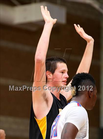 Thumbnail 3 in Washington vs. Bishop Montgomery (Sea Hawk Classic) photogallery.