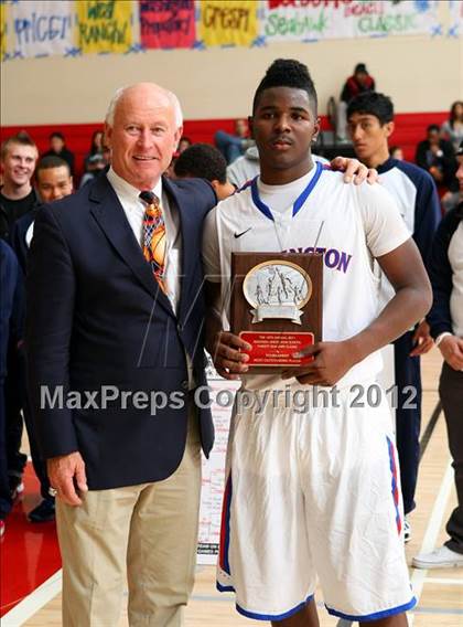 Thumbnail 1 in Washington vs. Bishop Montgomery (Sea Hawk Classic) photogallery.