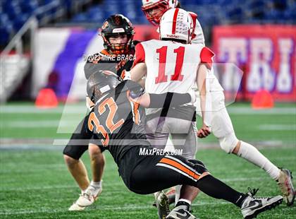 Thumbnail 3 in Amesbury vs Uxbridge (MIAA D7 Final) photogallery.