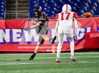 Thumbnail 3 in Amesbury vs Uxbridge (MIAA D7 Final) photogallery.
