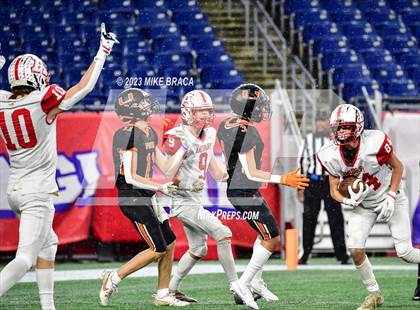 Thumbnail 3 in Amesbury vs Uxbridge (MIAA D7 Final) photogallery.