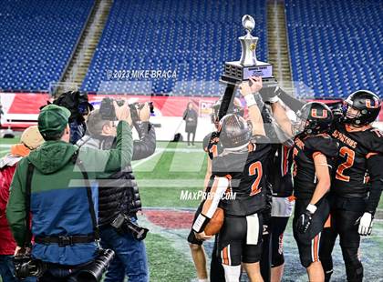 Thumbnail 2 in Amesbury vs Uxbridge (MIAA D7 Final) photogallery.