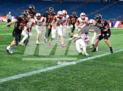 Thumbnail 2 in Amesbury vs Uxbridge (MIAA D7 Final) photogallery.