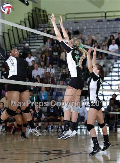 Thumbnail 3 in Carson vs. Granada Hills (CIF LACS D1 Final) photogallery.