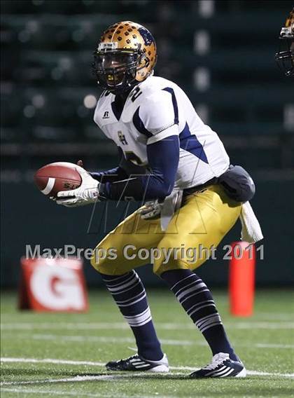 Thumbnail 2 in Aquinas Institute vs. Sweet Home (NYSPHSAA Western Regional) photogallery.