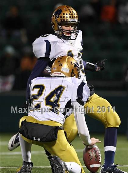 Thumbnail 2 in Aquinas Institute vs. Sweet Home (NYSPHSAA Western Regional) photogallery.
