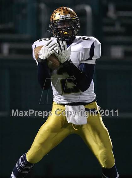 Thumbnail 3 in Aquinas Institute vs. Sweet Home (NYSPHSAA Western Regional) photogallery.