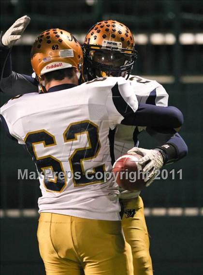 Thumbnail 3 in Aquinas Institute vs. Sweet Home (NYSPHSAA Western Regional) photogallery.
