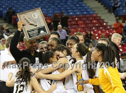 Thumbnail 1 in Bishop O'Dowd vs. Sacramento (CIF NorCal D3 Regional Final) photogallery.