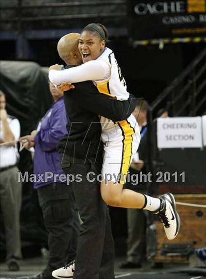 Thumbnail 2 in Bishop O'Dowd vs. Sacramento (CIF NorCal D3 Regional Final) photogallery.