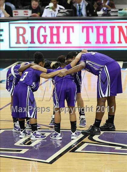 Thumbnail 1 in Bishop O'Dowd vs. Sacramento (CIF NorCal D3 Regional Final) photogallery.