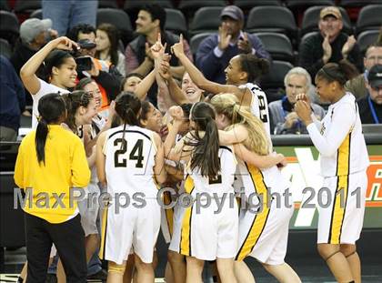 Thumbnail 2 in Bishop O'Dowd vs. Sacramento (CIF NorCal D3 Regional Final) photogallery.