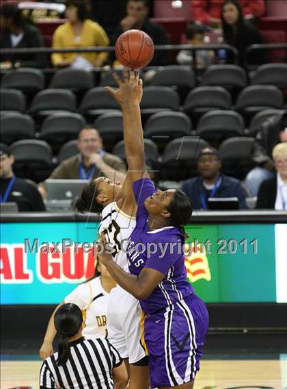 Thumbnail 2 in Bishop O'Dowd vs. Sacramento (CIF NorCal D3 Regional Final) photogallery.