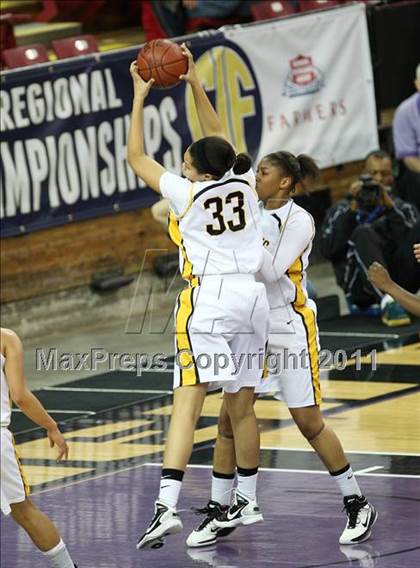 Thumbnail 1 in Bishop O'Dowd vs. Sacramento (CIF NorCal D3 Regional Final) photogallery.