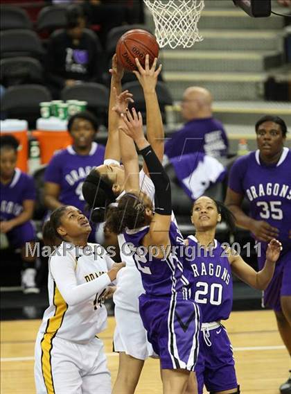 Thumbnail 1 in Bishop O'Dowd vs. Sacramento (CIF NorCal D3 Regional Final) photogallery.