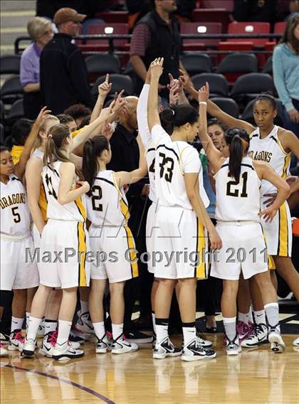 Thumbnail 1 in Bishop O'Dowd vs. Sacramento (CIF NorCal D3 Regional Final) photogallery.