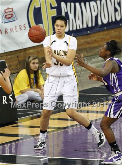 Thumbnail 2 in Bishop O'Dowd vs. Sacramento (CIF NorCal D3 Regional Final) photogallery.