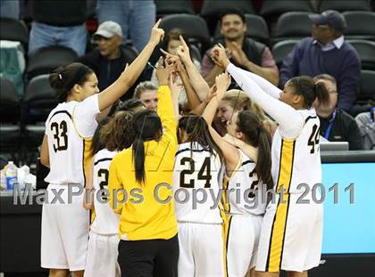 Thumbnail 1 in Bishop O'Dowd vs. Sacramento (CIF NorCal D3 Regional Final) photogallery.