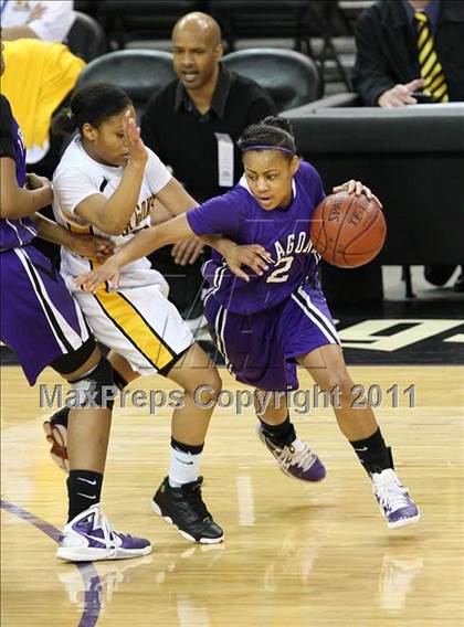 Thumbnail 1 in Bishop O'Dowd vs. Sacramento (CIF NorCal D3 Regional Final) photogallery.