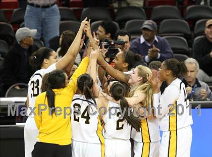 Thumbnail 1 in Bishop O'Dowd vs. Sacramento (CIF NorCal D3 Regional Final) photogallery.