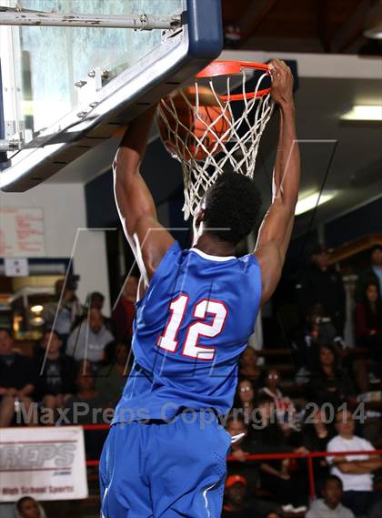 Thumbnail 3 in Cantwell-Sacred Heart vs. Serra (Lancers Hoops Showdown) photogallery.