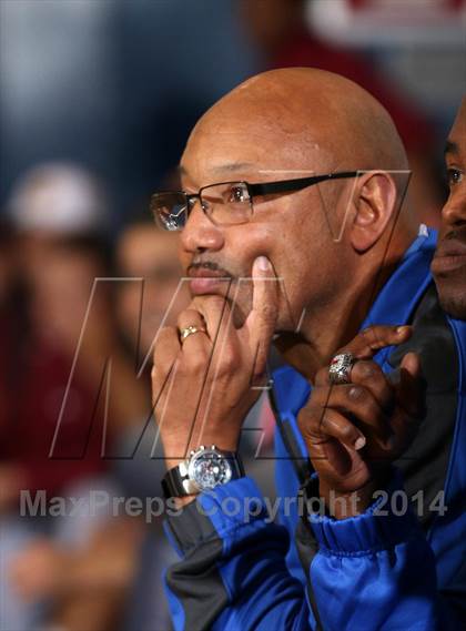 Thumbnail 2 in Cantwell-Sacred Heart vs. Serra (Lancers Hoops Showdown) photogallery.