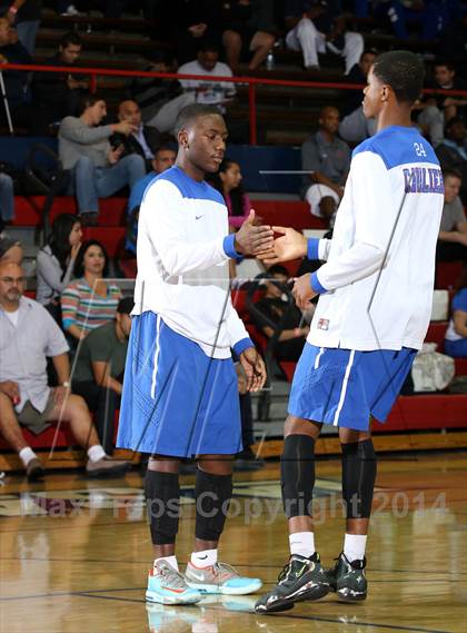 Thumbnail 2 in Cantwell-Sacred Heart vs. Serra (Lancers Hoops Showdown) photogallery.