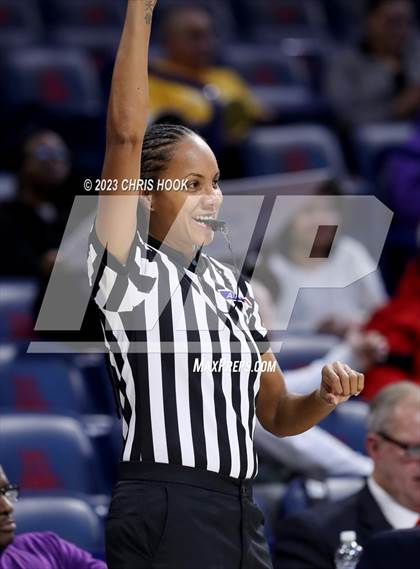 Thumbnail 2 in Rincon/University vs Sunnyside (MLK Basketball Classic) photogallery.