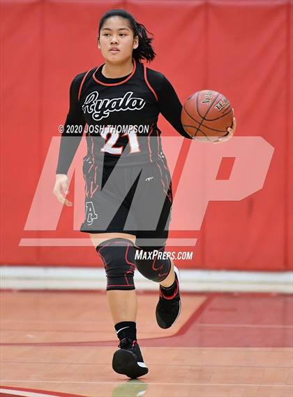 Thumbnail 3 in La Salle vs. Ayala photogallery.