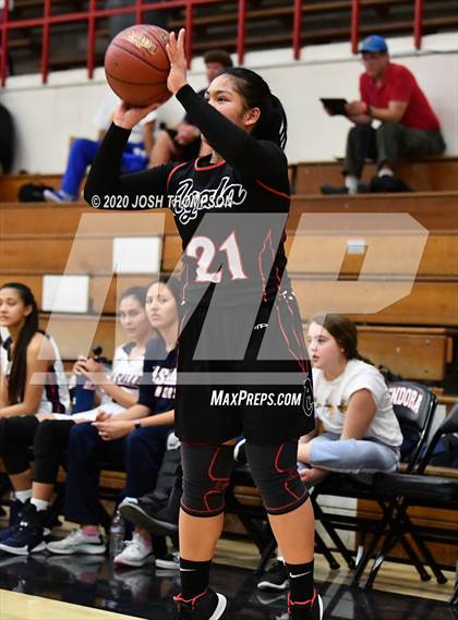 Thumbnail 2 in La Salle vs. Ayala photogallery.
