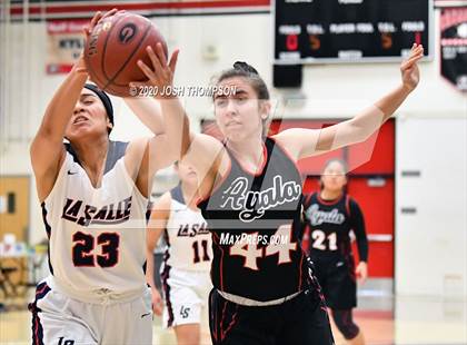 Thumbnail 2 in La Salle vs. Ayala photogallery.