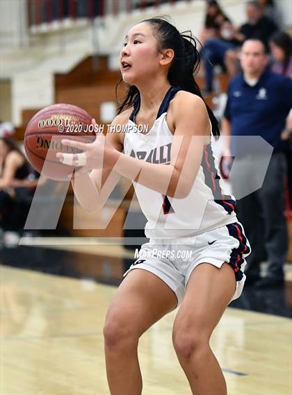Thumbnail 2 in La Salle vs. Ayala photogallery.