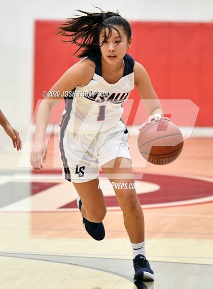 Thumbnail 2 in La Salle vs. Ayala photogallery.