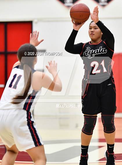 Thumbnail 3 in La Salle vs. Ayala photogallery.