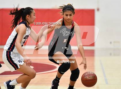 Thumbnail 1 in La Salle vs. Ayala photogallery.