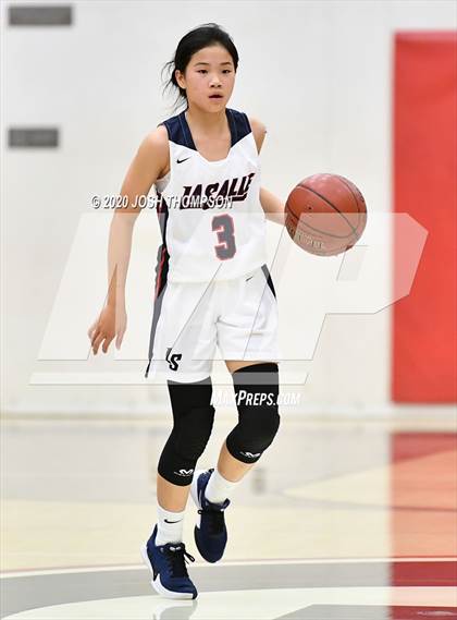 Thumbnail 1 in La Salle vs. Ayala photogallery.