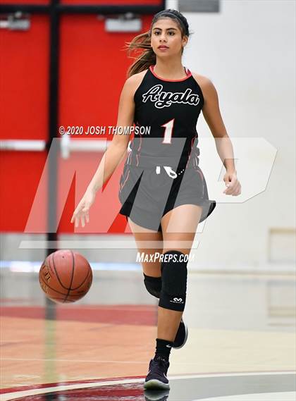 Thumbnail 1 in La Salle vs. Ayala photogallery.